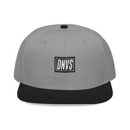 DNVS Snapback – Vista lateral izquierda – Cierre plástico snap