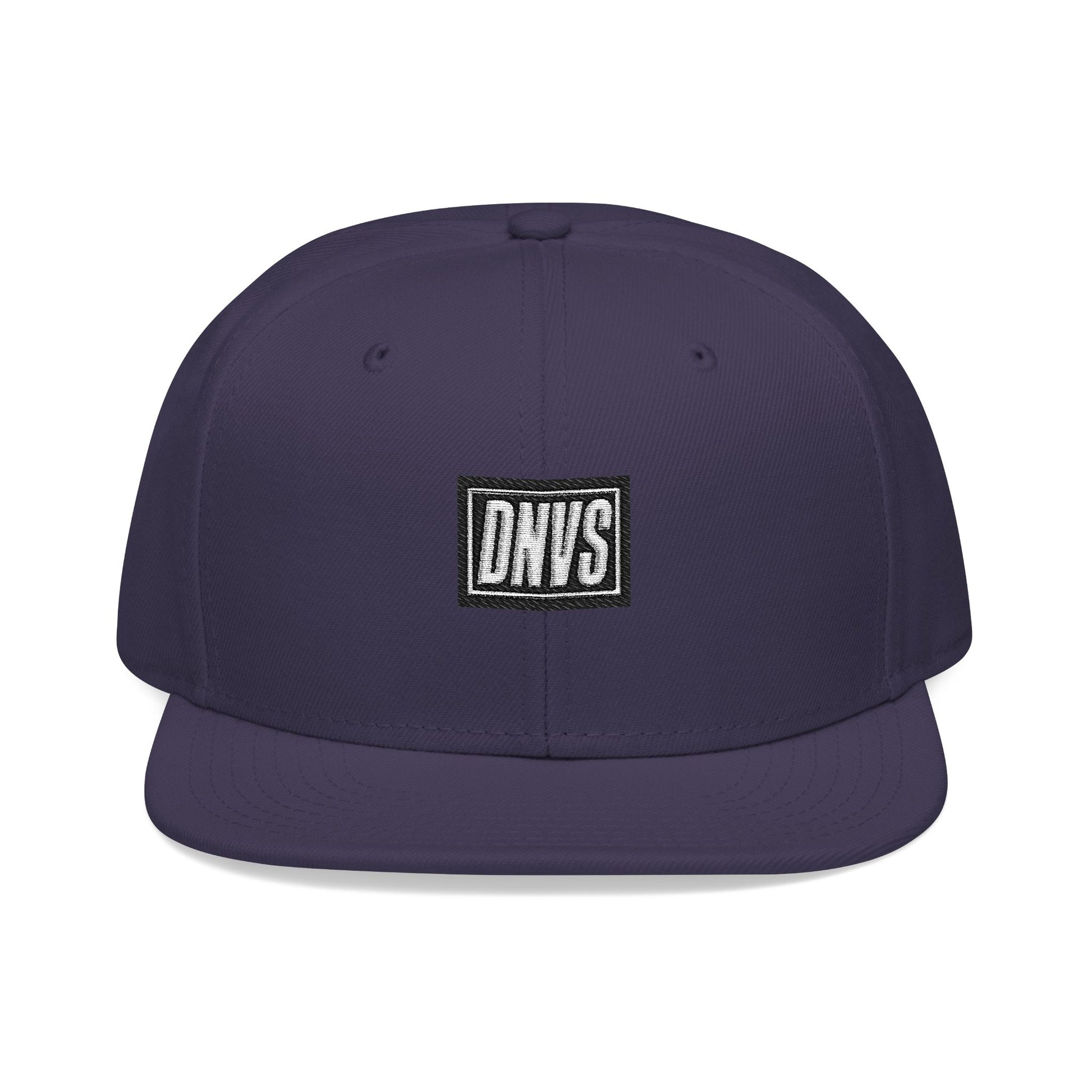 DNVS Snapback – Detalle logo bordado – Gorra premium unisex