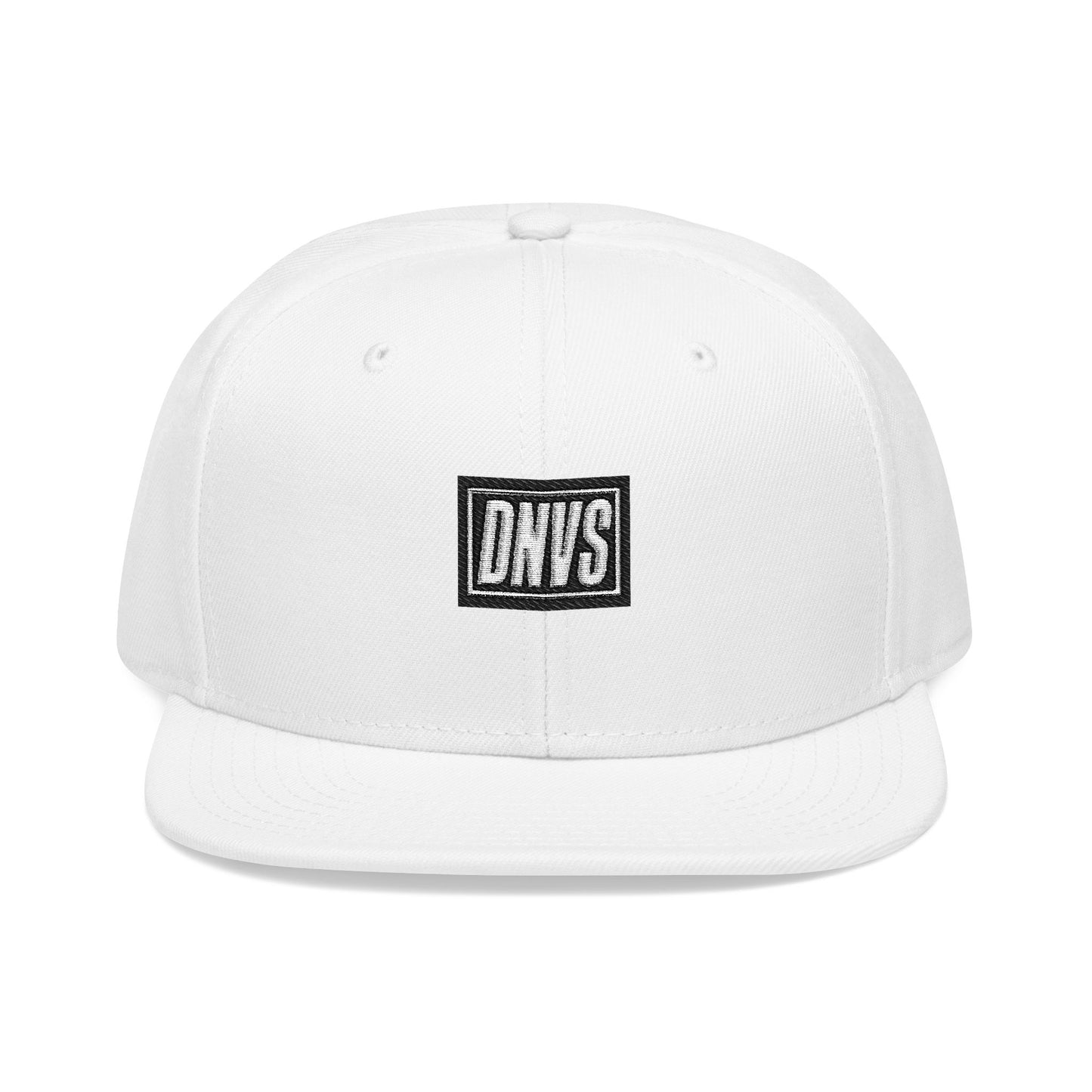 DNVS Snapback – Detalle visor plano – 8 hileras de costura